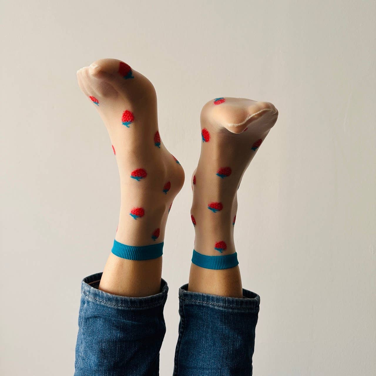 Sockette Clémence - Strumpor med jordgubbsmönster