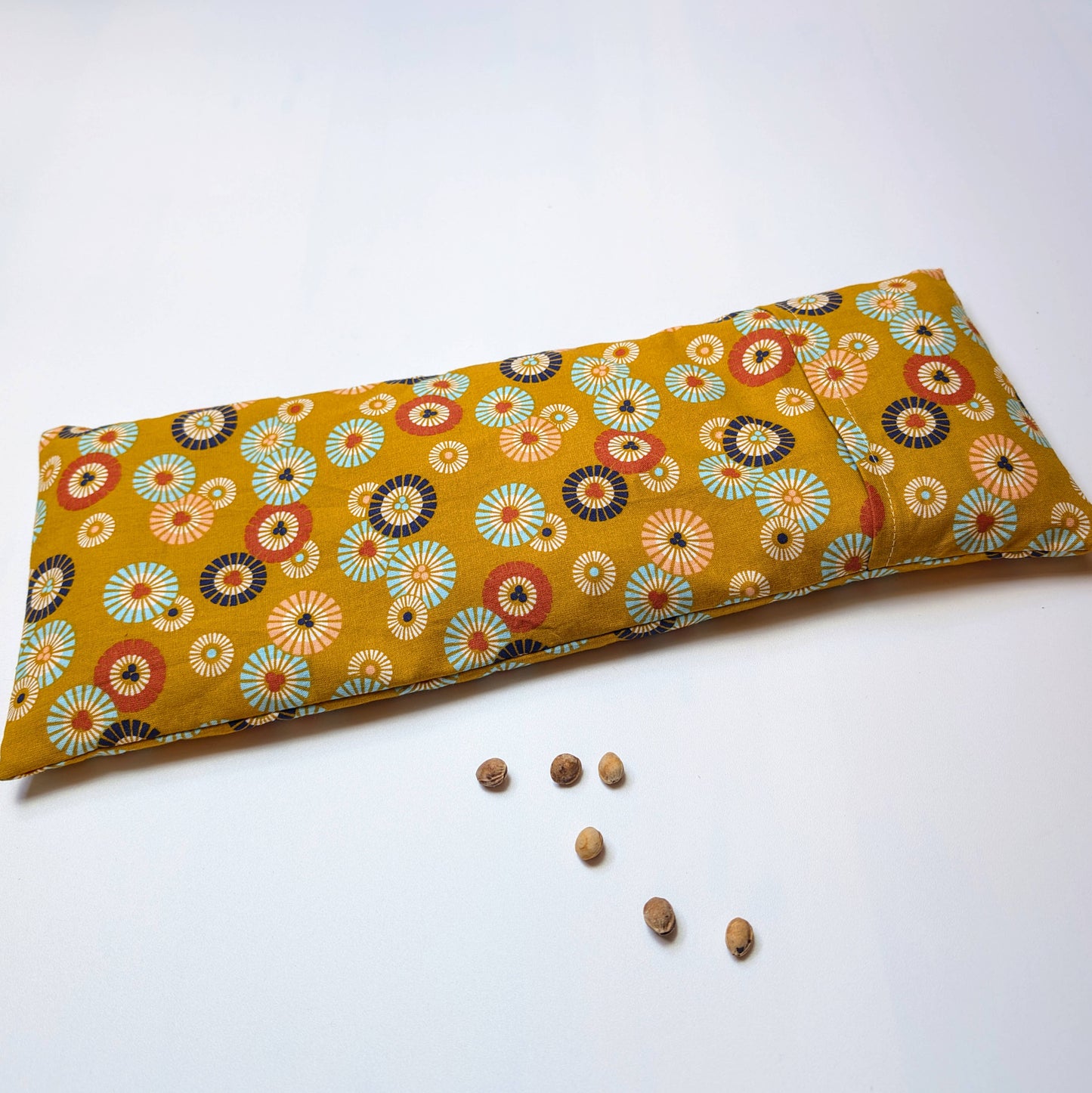 Värmekudde med fyllning av körsbärskärnor