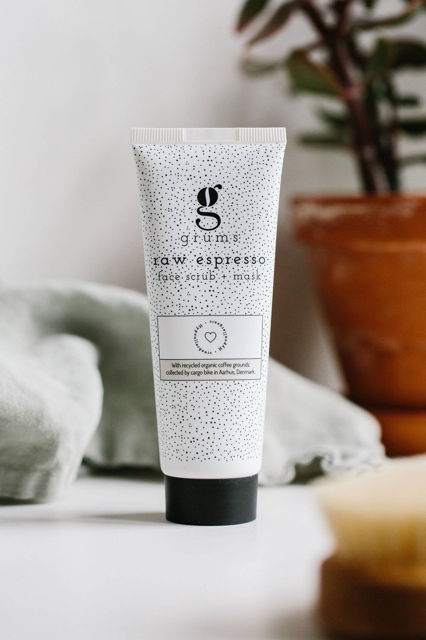 grums – Ansiktsskrubb & mask med kaffesump