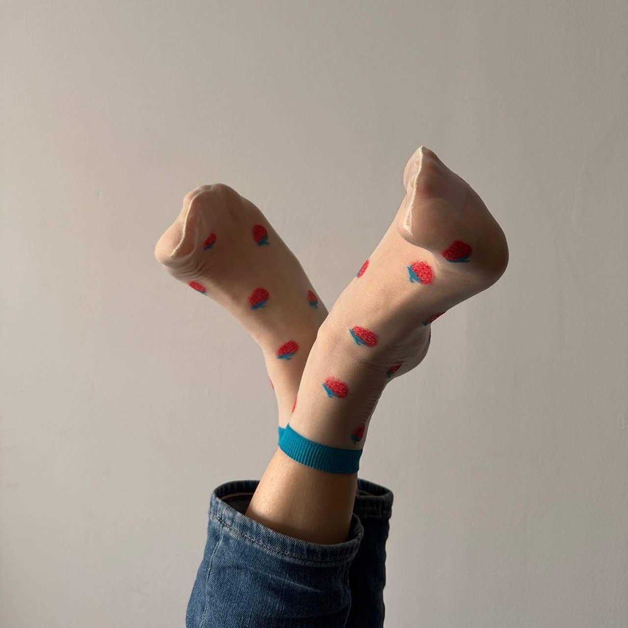 Sockette Clémence - Strumpor med jordgubbsmönster