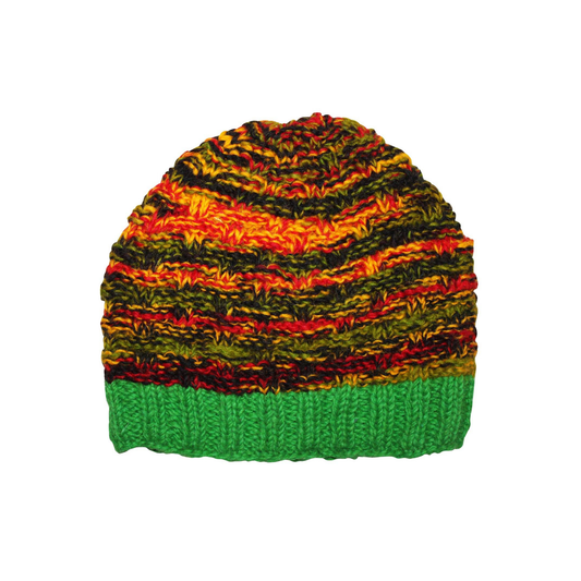 Stickad mössa i färgglatt mönster
