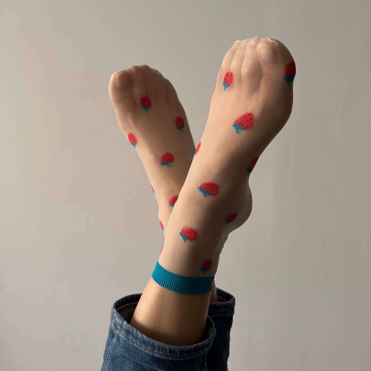 Sockette Clémence - Strumpor med jordgubbsmönster